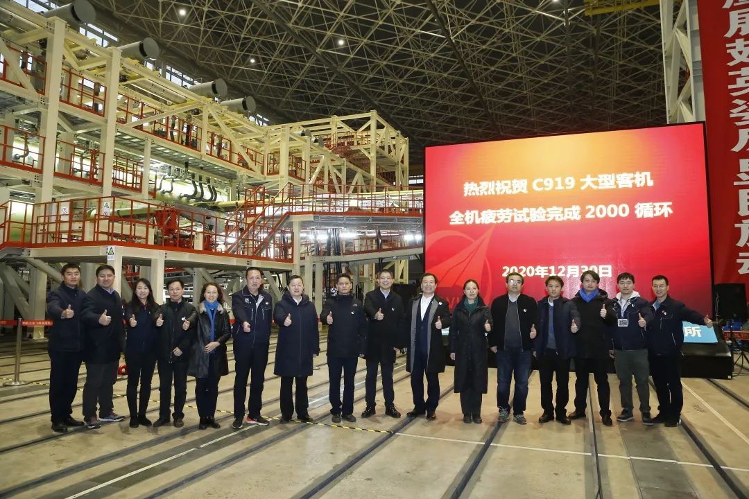 (2000循环总结合影) (2000循环总结合影)